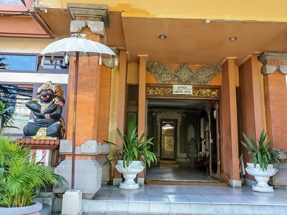 Oyo 3244 Grand Chandra Hotel Денпасар Экстерьер фото